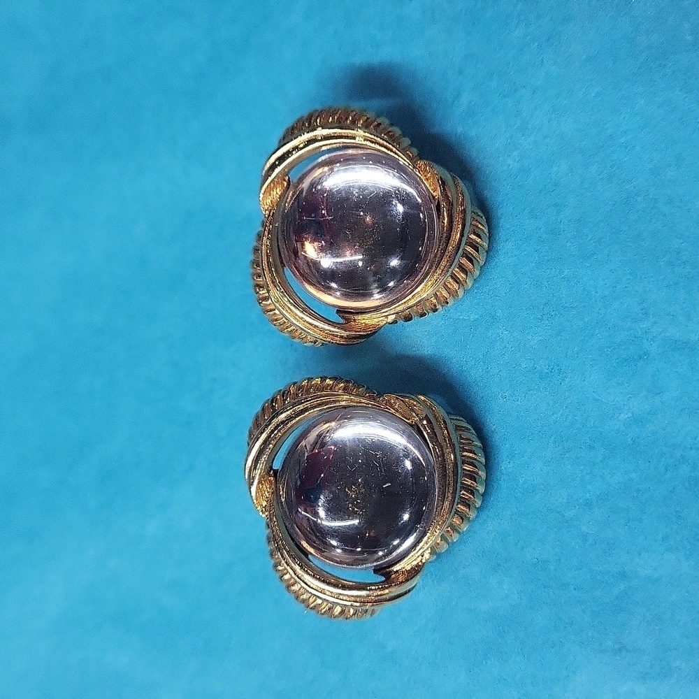 Sarah Coventry Clip on Earrings